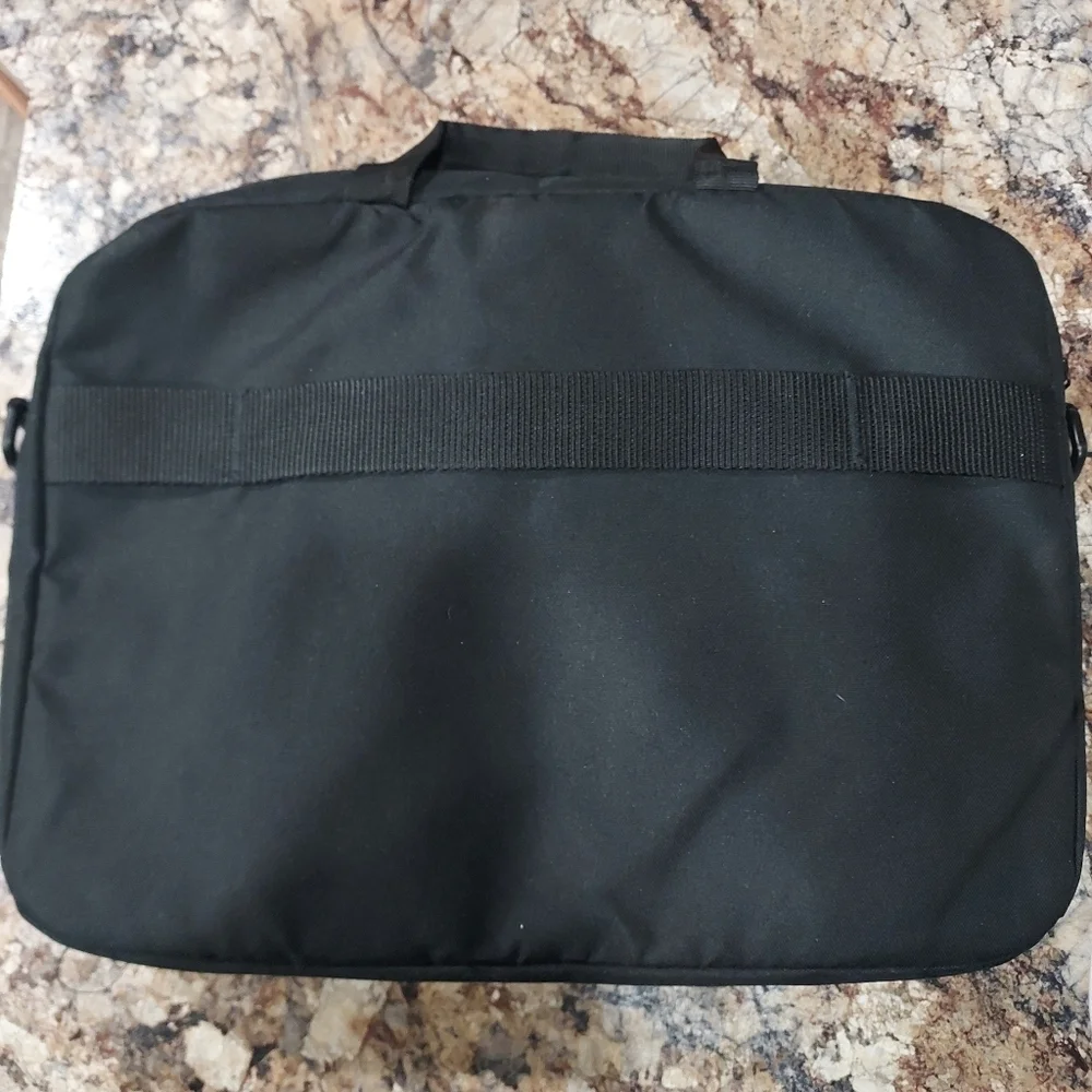 Laptop carry case